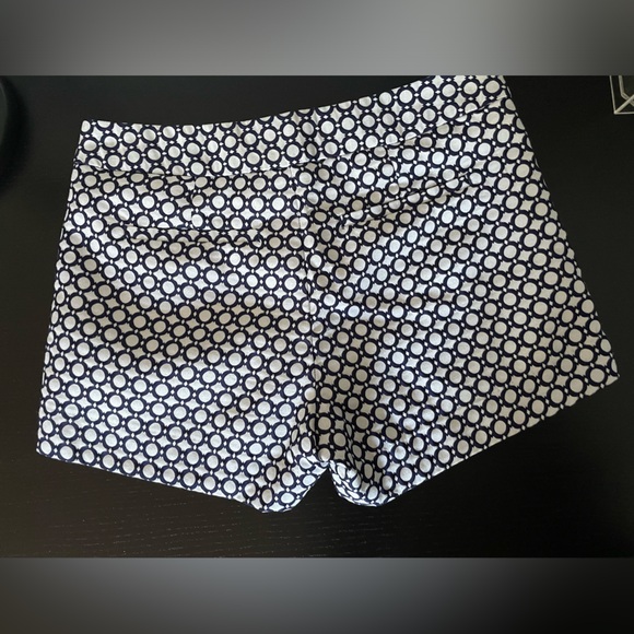 Banana Republic white and navy shorts - Picture 2 of 4